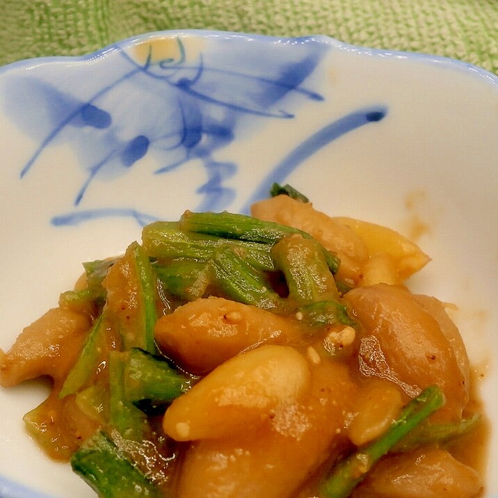 茹で落花生と小松菜の味噌煮